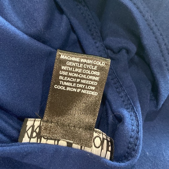 Stretchy royal blue top plus size 2X. Cute sleeve ties & cut out around the neck - Picture 6 of 6